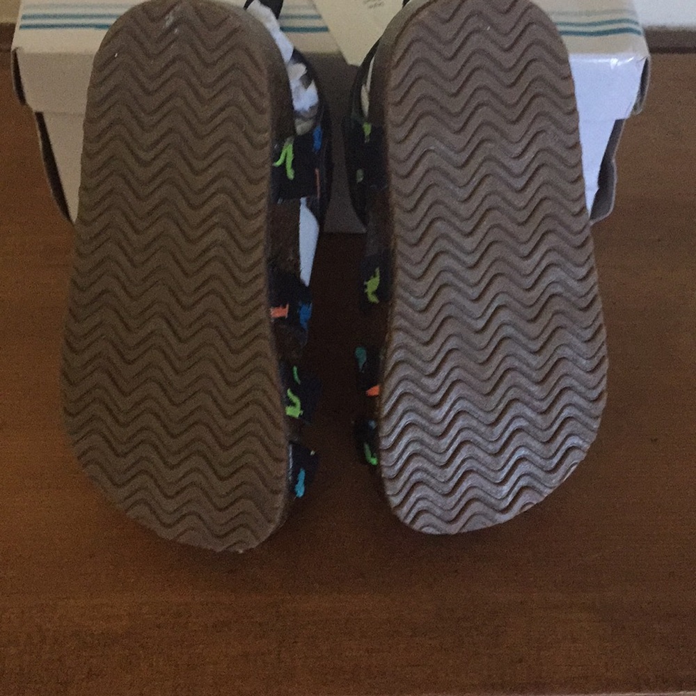 ✨NEW✨ 🦖 🦕 Dinosaur Sandals - Picture 3 of 3